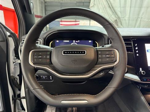 Used 2024 Jeep Wagoneer L Series II w/ Flexible Seating Group image 21