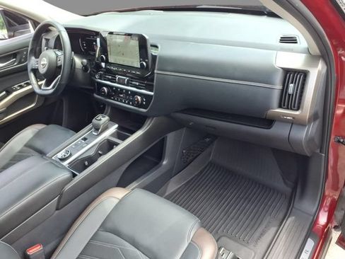 Certified 2024 Nissan Pathfinder Platinum w/ Cargo Package AWD/4WD image 13