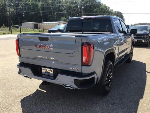Used 2024 GMC Sierra 1500 AT4 w/ Technology Package AWD/4WD image 9