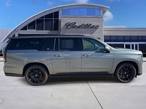 Used 2022 Cadillac Escalade ESV Sport Platinum w/ Heavy-Duty Trailer Package RWD image 4