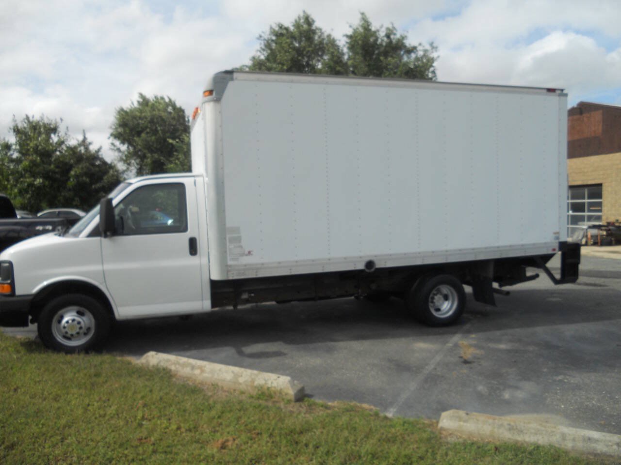 Used 2013 Chevrolet Express 3500 Extended RWD image 27