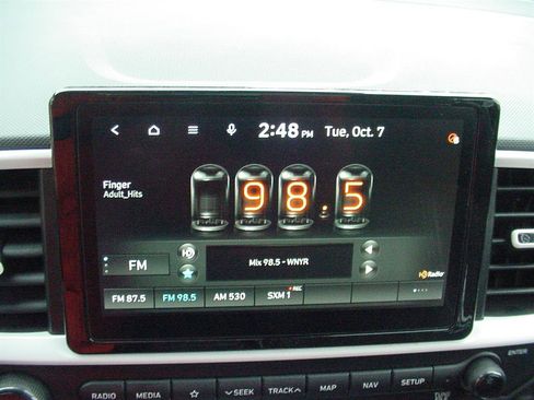 Used 2022 Hyundai Venue Limited image 14