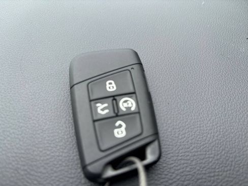 Used 2026 Volkswagen Taos SE FWD image 18