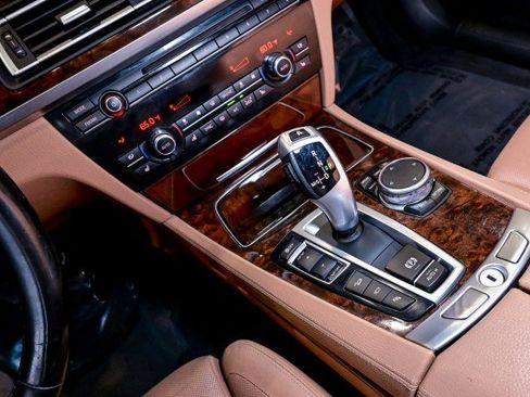 Used 2015 BMW 740Li xDrive image 29