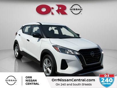 New 2025 Nissan Kicks Play S
