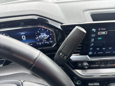 Used 2024 Chevrolet Silverado 2500 High Country w/ Technology Package image 19