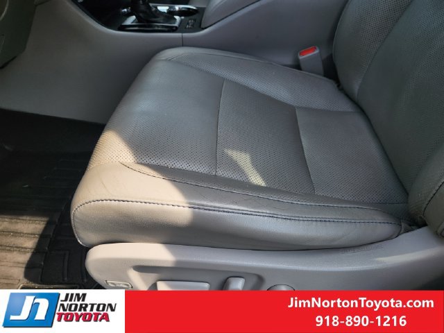 Used 2019 Toyota Highlander Limited FWD image 25