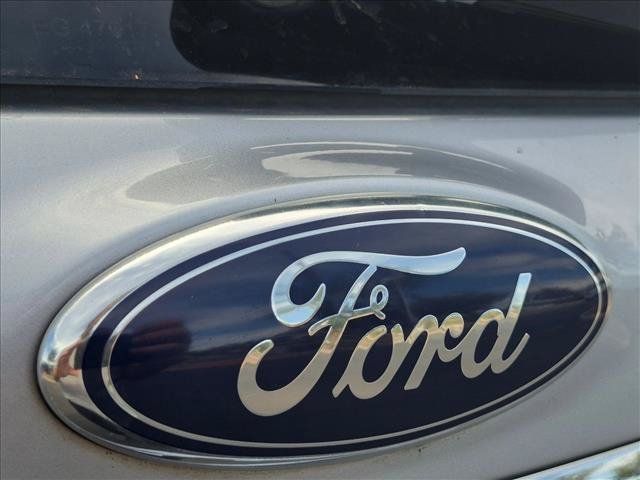 Used 2015 Ford Explorer XLT w/ Equipment Group 202A FWD image 14