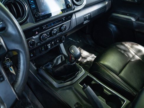 Used 2019 Toyota Tacoma TRD Pro AWD/4WD image 12