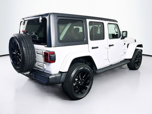 Used 2023 Jeep Wrangler Unlimited Sahara w/ Cold Weather Group AWD/4WD image 9