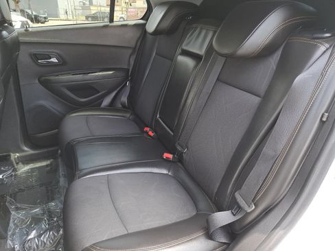 Used 2018 Chevrolet Trax LT w/ Redline Edition FWD image 13