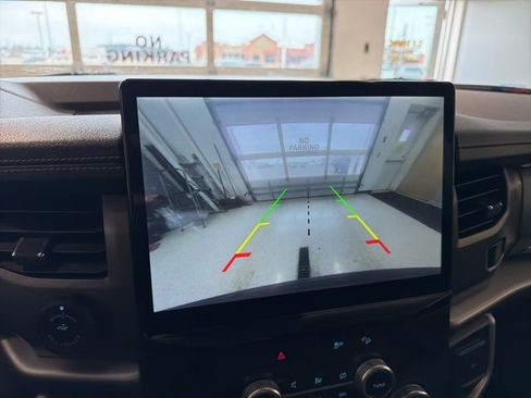 Used 2022 Ford Expedition Max XLT image 3