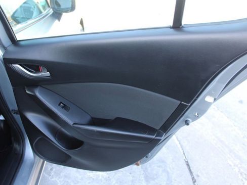 Used 2014 MAZDA MAZDA3 i Sport image 22