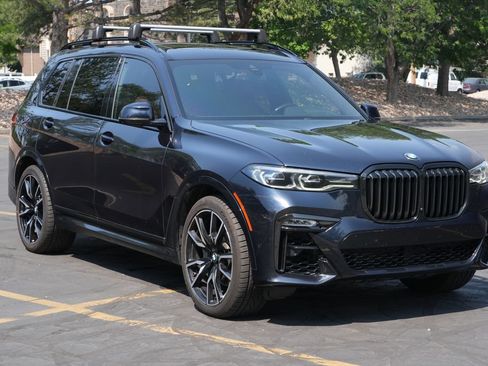 Used 2021 BMW X7 xDrive40i w/ M Sport Package AWD/4WD image 7
