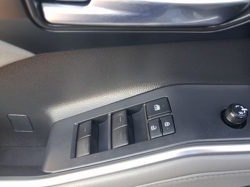 Used 2022 Toyota Highlander XLE AWD/4WD image 14