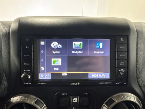 Used 2018 Jeep Wrangler Unlimited Sahara AWD/4WD image 27