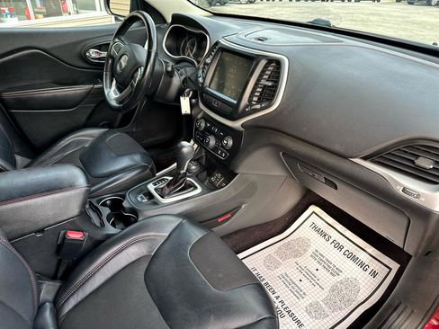 Used 2016 Jeep Cherokee Trailhawk w/ Cold Weather Group image 20