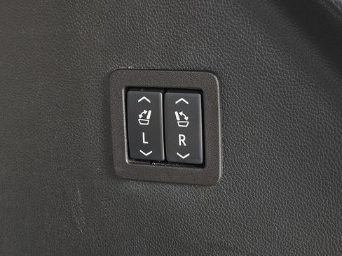 Used 2024 Buick Enclave Premium image 9