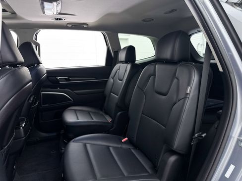 Used 2025 Kia Telluride S image 32
