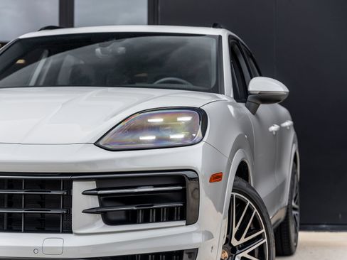 Certified 2026 Porsche Cayenne AWD/4WD image 16