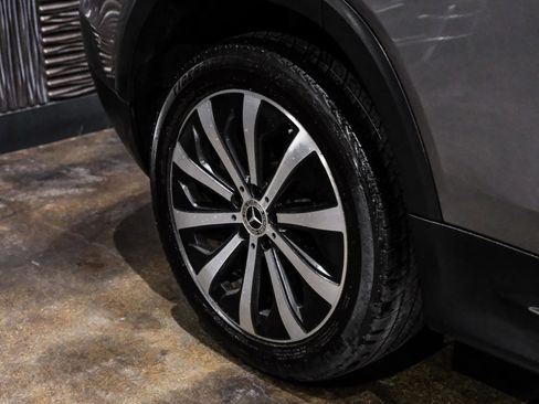 Used 2022 Mercedes-Benz GLB 250 w/ Premium Package Lite image 62