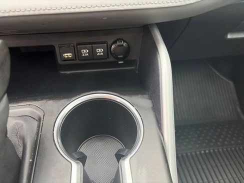 Used 2020 Toyota Highlander XLE AWD/4WD image 27