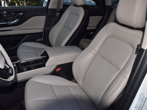 Certified 2025 Lincoln Corsair AWD w/ Equipment Group 101A image 32