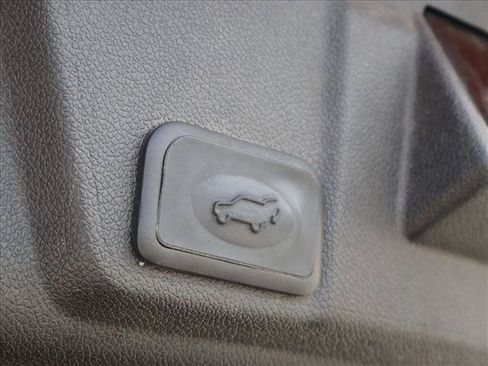 Used 2014 Chevrolet Traverse LTZ AWD/4WD image 7