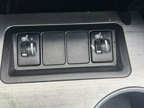 Used 2014 Toyota Camry SE w/ Leather Package FWD image 18