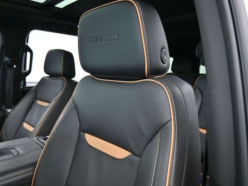 Used 2023 GMC Yukon XL AT4 AWD/4WD image 17