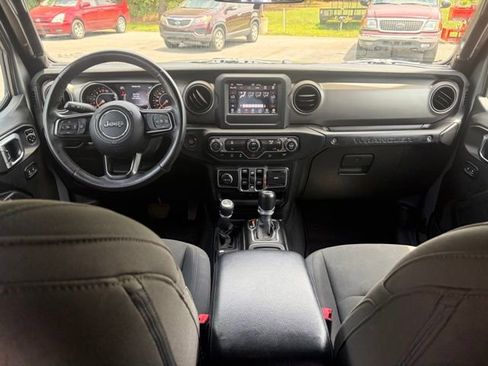 Used 2018 Jeep Wrangler Unlimited Sport S AWD/4WD image 3