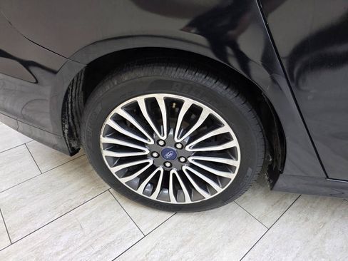 Used 2018 Ford Fusion Titanium FWD image 40