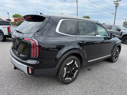 Used 2024 Kia Telluride EX w/ EX Captain's Chair Package FWD image 10