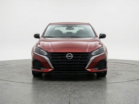 Used 2025 Nissan Altima 2.5 SV image 2