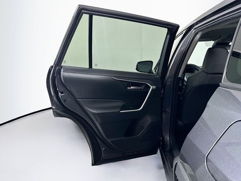 Used 2025 Toyota RAV4 XLE FWD image 25