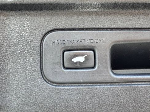 Used 2025 Honda Pilot TrailSport image 8