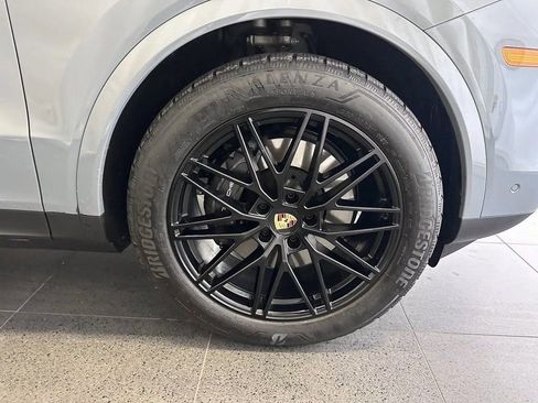 Used 2024 Porsche Cayenne Coupe image 10