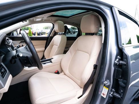 Used 2020 Jaguar XF Premium RWD image 28