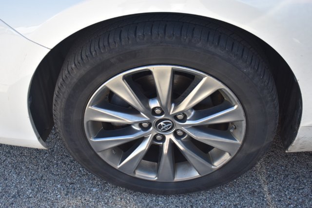 Used 2017 Toyota Camry XLE w/ Moonroof Package FWD image 12
