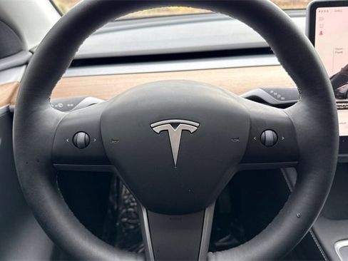 Used 2025 Tesla Model Y Long Range image 28