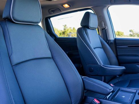 Certified 2026 Honda Odyssey Touring image 14