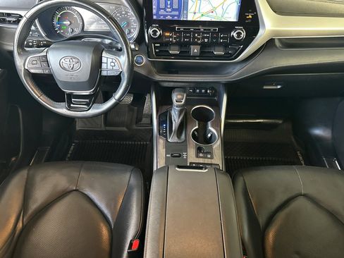 Used 2021 Toyota Highlander Platinum image 10