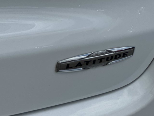Used 2024 Jeep Compass Latitude AWD/4WD image 17