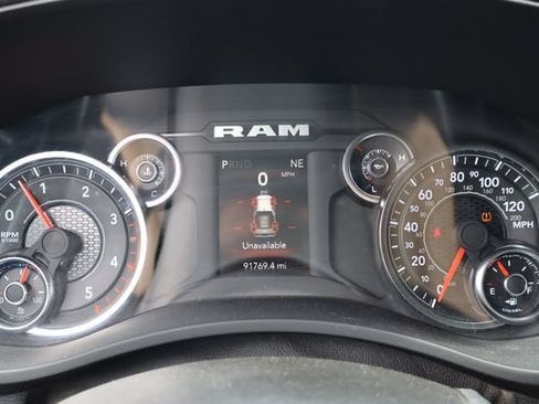 Used 2024 RAM 2500 Tradesman w/ Chrome Appearance Group AWD/4WD image 9