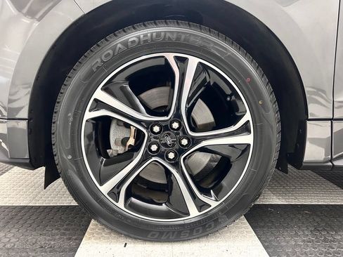 Used 2019 Ford Edge ST w/ Cold Weather Package AWD/4WD image 8