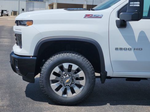New 2026 Chevrolet Silverado 2500 Custom w/ Custom Convenience Package AWD/4WD image 7
