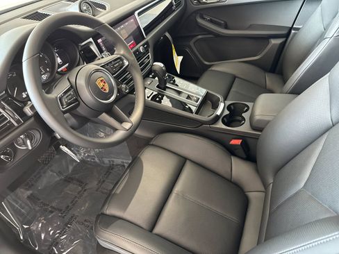 New 2026 Porsche Macan image 4