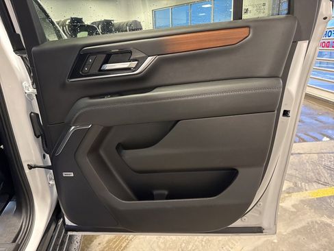 Used 2025 GMC Yukon XL Denali image 33