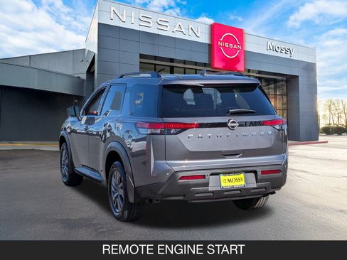 New 2025 Nissan Pathfinder SV image 7