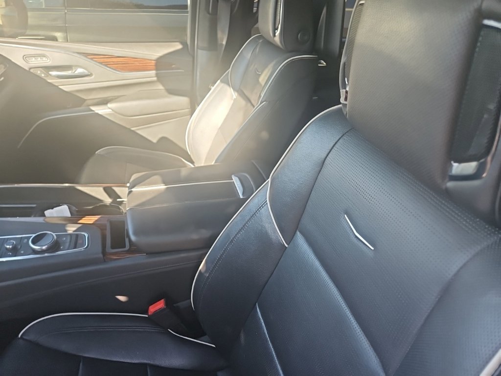 Used 2021 Cadillac Escalade Premium Luxury w/ Driver Assist Tech Package AWD/4WD image 5